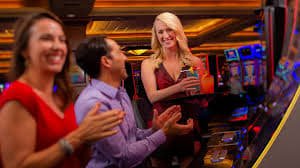 Giao diện casino tim88 trên màn hình máy tính và điện thoại